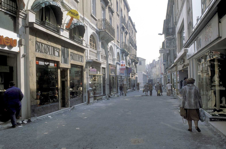 Valence.- Les premières rues piétonnes.