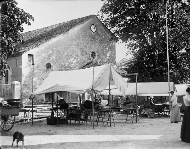 Saint-Martin-en-Vercors.- Marché place des Tilleuls.