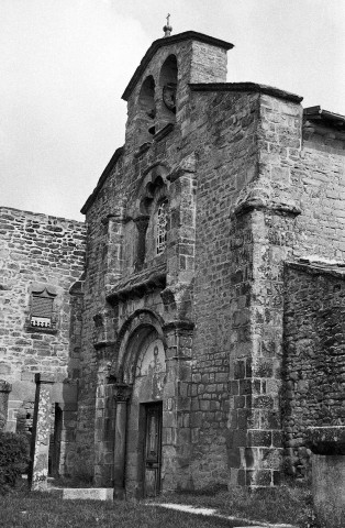 La Motte-de-Galaure. - La façade occidentale de l'église Sainte-Agnès.