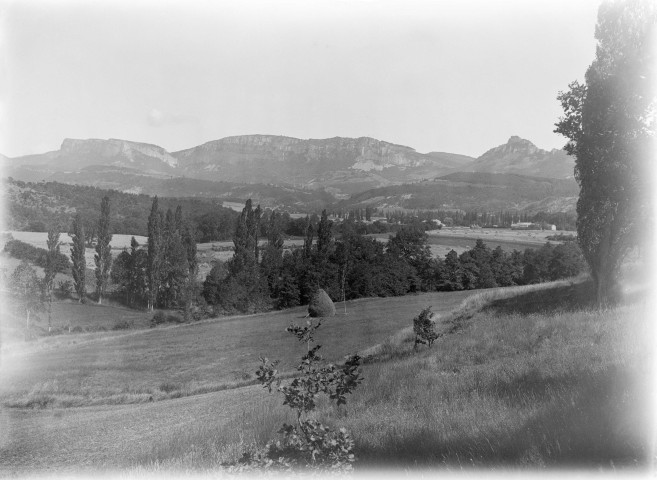 Montagnes d'Eyzahut et de Souspierre. - Vue lointaine du chemin du Colombier.