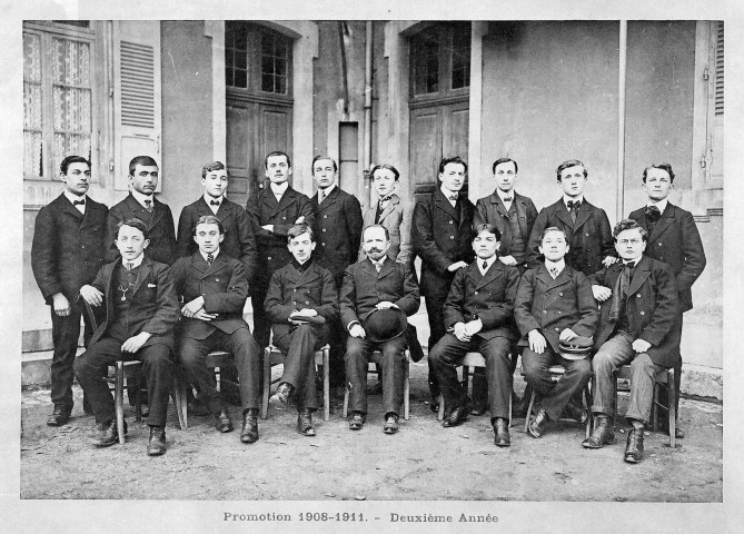 Valence.- Étudiants de 2e année de la promotion 1908-1911 de l'École Normale d'instituteurs.