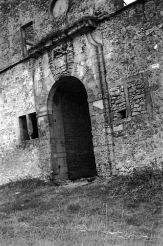 Autichamp.- L'entrée du château.