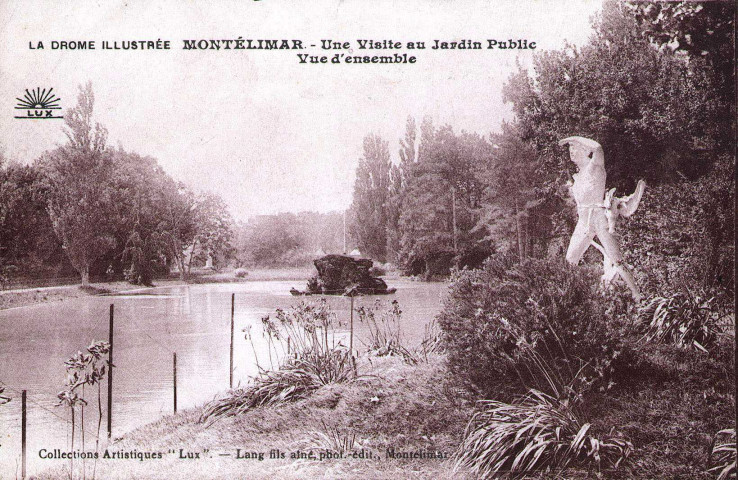 Le Jardin Public, la statue du Chasseur du 1er âge (1903).