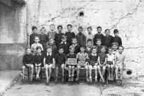 Photographie d'une classe de l'école de garçons, rue du Verger.