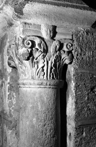 Champagne (Ardèche). - L'église Saint-Pierre, chapiteau.