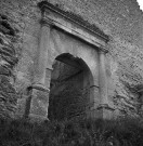 Montbrun-les-Bains.- Entrée du château.