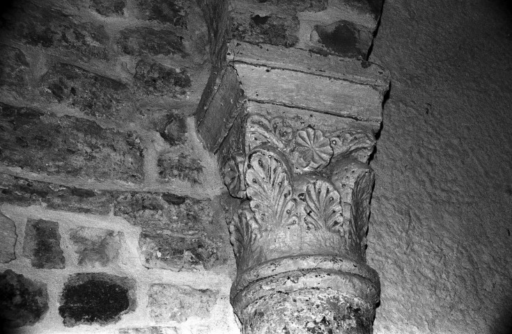 Piègros-la-Clastre.- Chapiteau du chœur de l'église Saint-André.