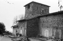 Peyrins. - La façade nord de la chapelle Saint-Ange et le cimetière.