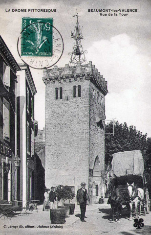 La tour de l'horloge, place du Rasset.