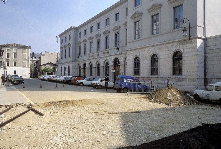 Valence.- Les premières rues piétonnes.