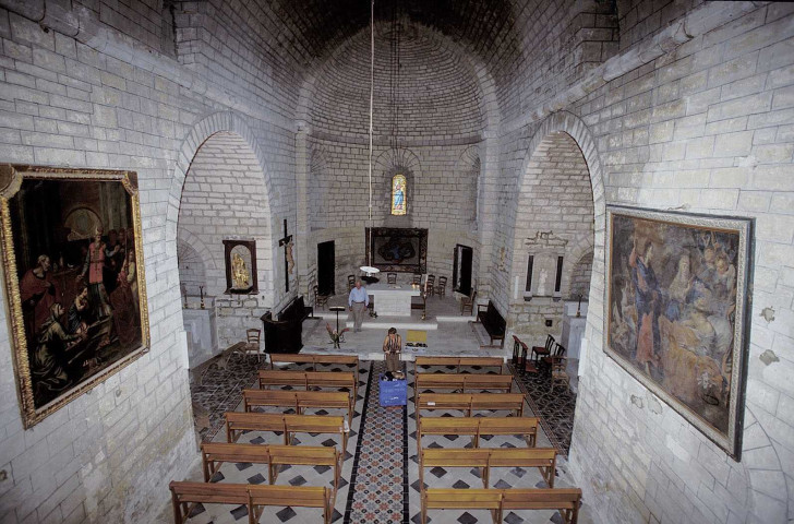 Bouchet.- La nef et la chœur de l''église Notre-Dame.