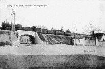 Passage d'un train au niveau de la place de la République.
