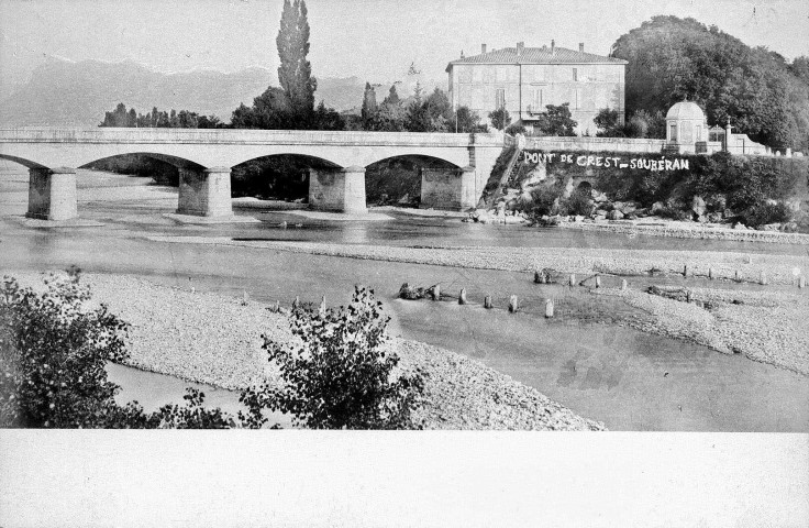 Vue du quai Soubeyran et du pont sur la Drôme.