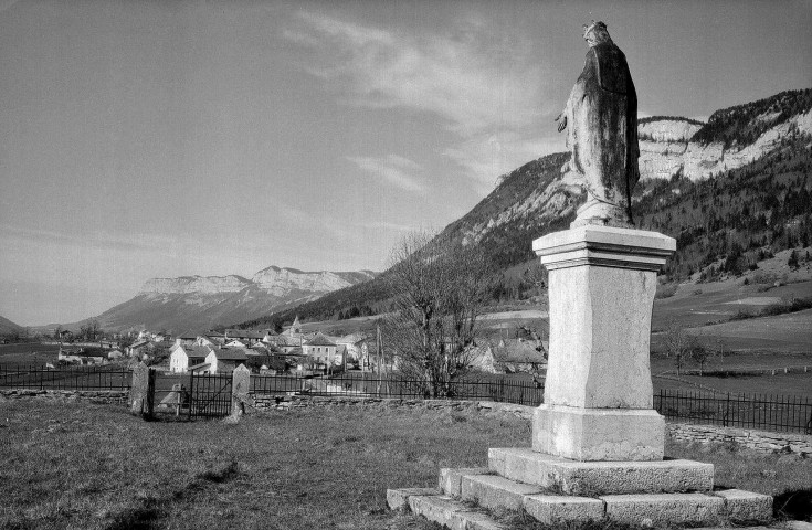 Saint-Julien-en-Vercors.- Vue générale du village et la Madone.