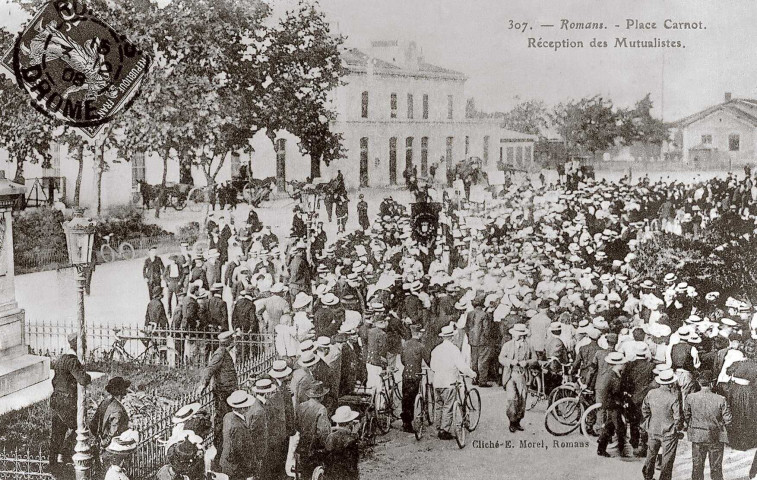 Romans-sur-Isère.- Rassemblement des mutualistes place Sadi Carnot.