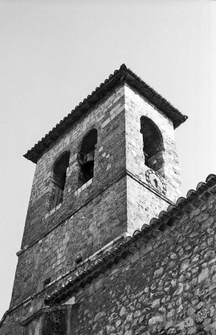 Châteauneuf-du-Rhône. - Façade nord du clocher de l'église Saint-Nicolas.