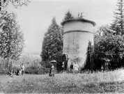 Saint-Thomas-en-Royans.- Le pigeonnier du château de la Chartronnière.