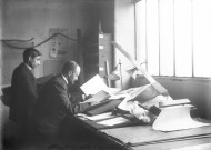 Saint-Denis (Seine-Saint-Denis), usine de construction mécanique Elwell et Seyrig. - Henri Champin au bureau, après le passage de M. Seyrig.