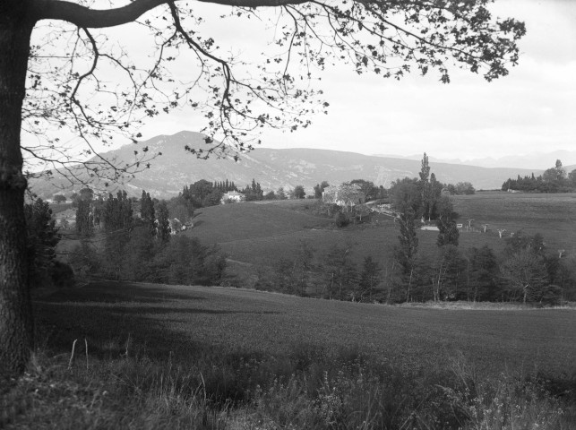 Montagne de Sainte-Euphémie. - Vue du chemin du Colombier près de la grande cascade.