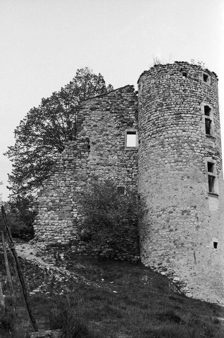 La Charce.- La tour nord-ouest du château.