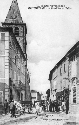 Vue de Grande Rue et du clocher de l'église Saint-Blaise.