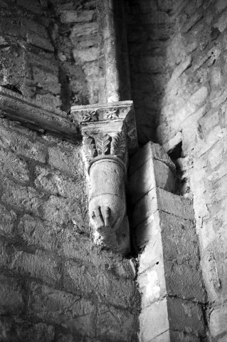 Mirmande.- Le cul de lampe à l'angle nord-est du chœur de l'église Sainte-Foy.