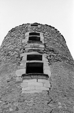 La Charce.- La tour sud-ouest du château.