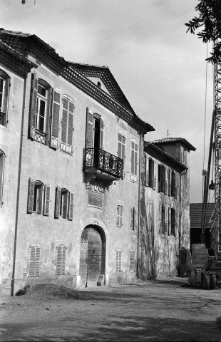 Allex. - Façade est du château de l'Isle.