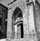 Rousset-les-Vignes.- Le porche de l'église Saint Mayeul ou Mayol.