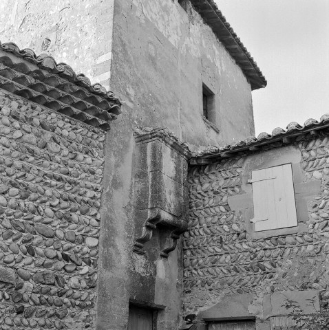 Étoile-sur-Rhône.- Ferme de Chatagnone.