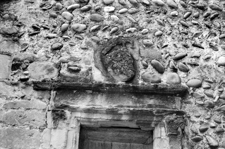 Le Grand-Serre.- Le tympan de la porte façade ouest de l'église Saint-Mamers.