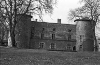 Saint-Vallier. - La façade est du château.