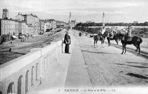 Valence.- Cavaliers sur le pont de pierre sur le Rhône.