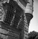 Chanos-Curson.- Fenêtre de la maison-forte de Conflans bâtie au XVe siècle.