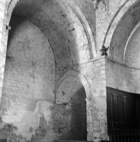 Lachau. - Bas côté de la chapelle Notre-Dame de Calma.