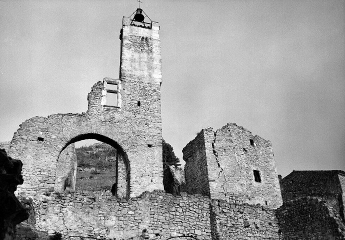 La Bégude-de-Mazenc. - Le beffroi de l'ancien village Châteauneuf-de-Mazenc.