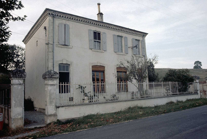 Arthemonay.- L'école du hameau les Reculais.