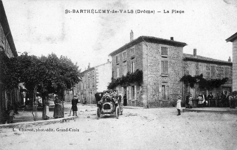 L'actuelle place du 19 mars 1962.