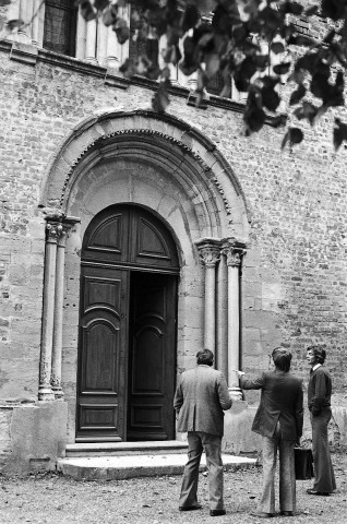 Moras-en-Valloire. - Le porche de l'église Notre-Dame.