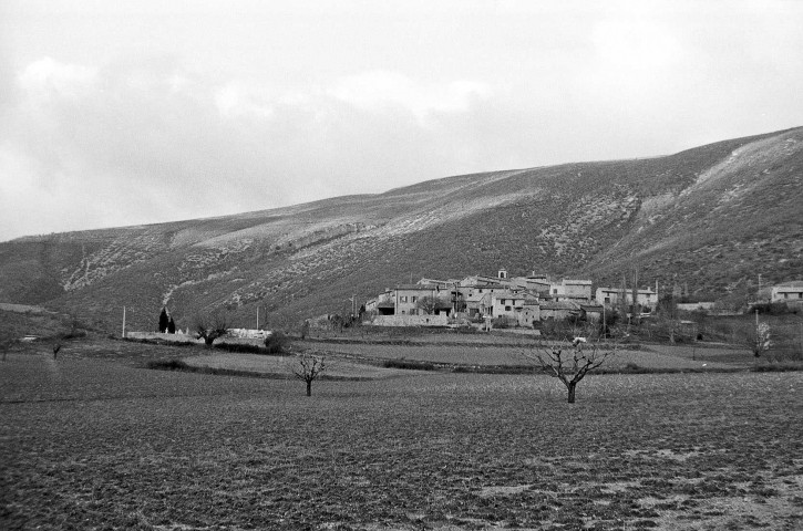 Villeperdrix. - Vue générale du village.