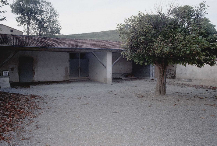 Arthemonay.- La cour de l'école du hameau les Reculais.