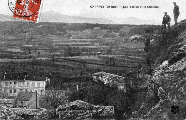 Les écoles et le château.