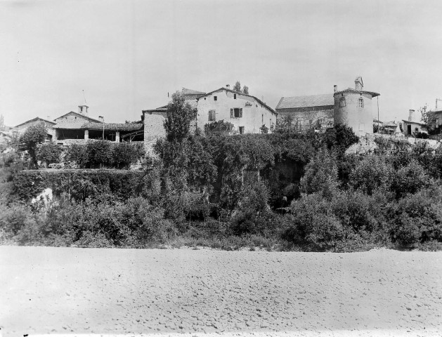 Auberives-en-Royans (Isère).- Vue du village.