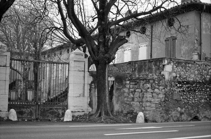 Saulce-sur-Rhône.- Ancien relai de poste.