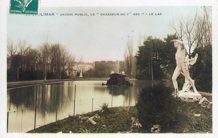 Le Jardin Public, la statue du Chasseur du 1er âge (1903).