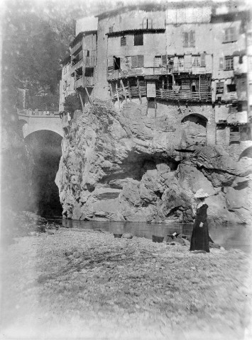 Pont-en-Royans (Isère).- Les maisons suspendues au dessus de la Bourne.