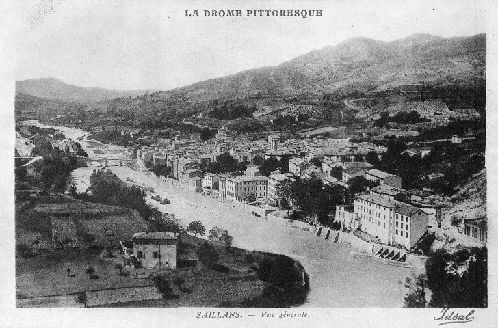 Saillans.- Vue du village et de la Drôme.