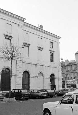 Valence. - La façade nord du théâtre.