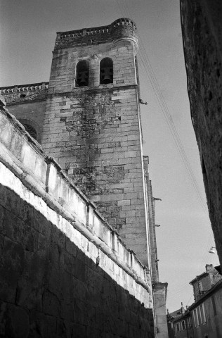 Grignan. - Tour nord de la collégiale Saint-Sauveur.