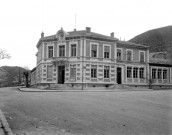 Saillans.- La mairie et les écoles place Maurice Faure.